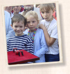 Flohzirkus Freddy in Hamburg auf historischen Jahrmarkt