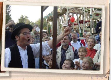 Flohzirkus Freddy auf dem Freilichtmuseum Kiekeberg