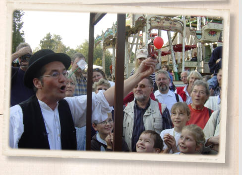 Flohzirkus Freddy auf dem Freilichtmuseum Kiekeberg